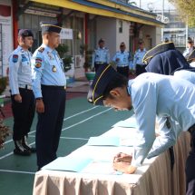 Komit Raih WBK, Petugas Lapas Bangkinang Tandatangani Pakta Integritas