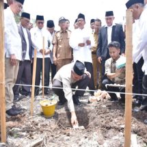 PJ Bupati Kampar Lakukan Peletakan Batu Pertama PP Darunnajah 21