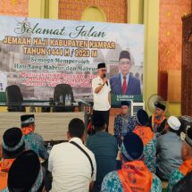PJ Bupati Firdaus Lepas Keberangkatan Calon Jamaah Haji Kampar
