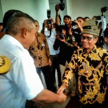 Pj Bupati Kampar Sambut Kedatangan Menkopolhukam Mahfud MD