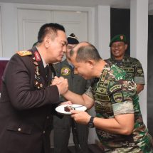 Danrem 031/WB Beri Surprise Irjen Iqbal di Hari Bhayangkara Ke-77