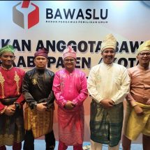 Bawaslu RI Lantik Anggota Bawaslu Kampar Masa Jabatan 2023-2028