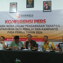 Bawaslu Kabupaten Kampar Gelar Koferensi Pers Bersama Media