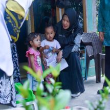 Ricana Djayanti Hambali Bersama LK2S Kab. Kampar Kunjungi Balita Penderita Stunting Di Kecamatan Tambang