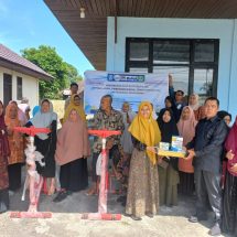 PKM Kedokteran UNRI Serahkan Bantuan Alat Kesehatan kepada Sekolah Lansia Bahagia Kampung Godang 