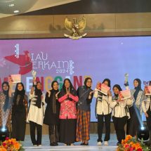 Pemda Kampar Hadiri Riau Berkain 2024 Pada Peringatan Hari Batik Nasional