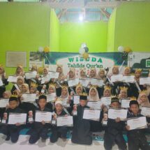 TANGIS HARU ORANG TUA DI HARI WISUDA SANTRI DI RUMAH TAHFIDZ IBNU MUSLIM 