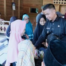 Bupati Kampar Ahmad Yuzar Kunker Serta Salurkan Sembako Kepada Masyarakat Pelosok Desa