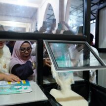 Wakil Bupati Misharti Launching Bank Beras Masjid Al-Ittihad Kuok