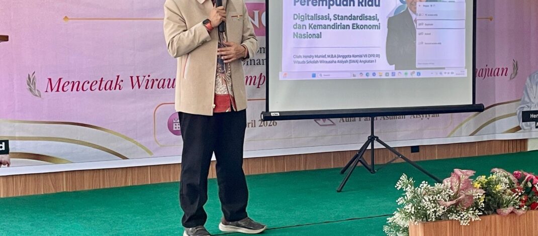 Saat Wisuda Sekolah Wirausaha Aisyiyah Riau, Hendry Munief Sebut Perempuan Berpotensi Gerakkan UMKM