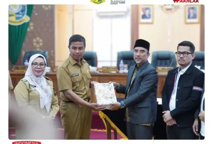 Bupati Ahmad Yuzar Sampaikan LKPJ dalam Rapat Paripurna DPRD Kampar