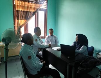 Penyuluh Agama KUA Salo Perkuat Teamwork Melalui Rapat Koordinasi Internal