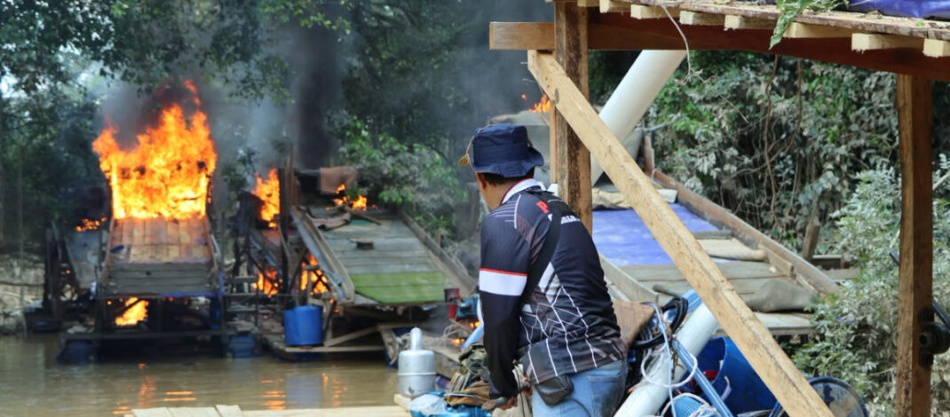 Berantas Tambang Ilegal, Tim Gabungan Musnahkan 145 Rakit PETI di Sungai Kuantan