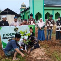 Usai Kajian Subuh, Jamaah Masjid Al-Muhajirin Salo Tanam Pohon: Menanam Kebaikan untuk Generasi Mendatang