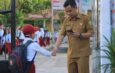 Bahasa Tubuh Guru: Pelajaran yang Tak Pernah Tertulis di Papan Tulis