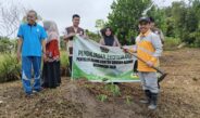 Menanam Harapan Seusai Hujan, Ikhtiar Kecil Menjaga Bumi dari KUA Kecamatan Salo