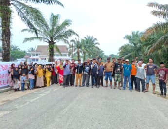 Kain Kafan Keadilan Dipasang, Eks Peladangan dan FM Dusun 02 Desa Senama Nenek Suarakan Perjuangan Hak Rakyat